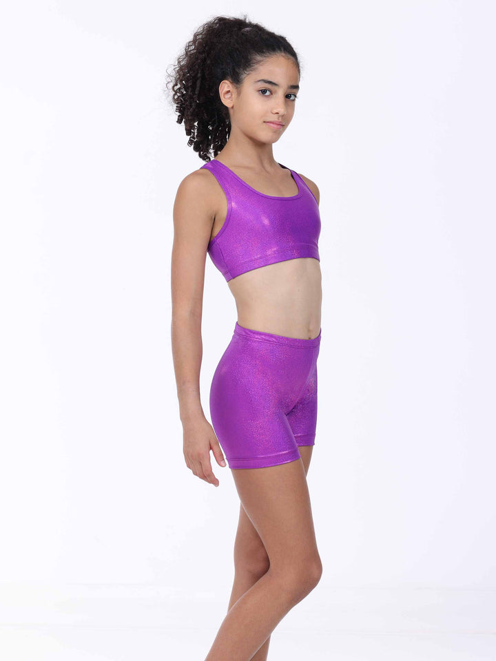 Vue de profil de l’ensemble de gymnastique purple métallisé for girls – brassière et short assortis.