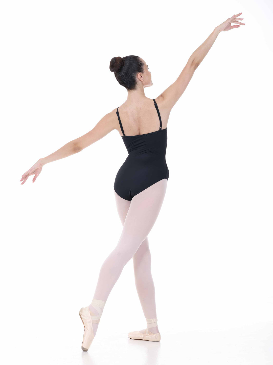 Vue arrière d’a dancer in leotards black with bretelles réglables – tenue of stage for ballet.