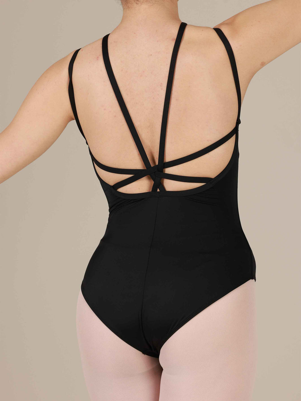 Justaucorps de ballet pour femme en camisole, avec mesh sur le buste, pinces à l'avant et bretelles croisées au dos, couleur noire - gros plan sur la vue arrière