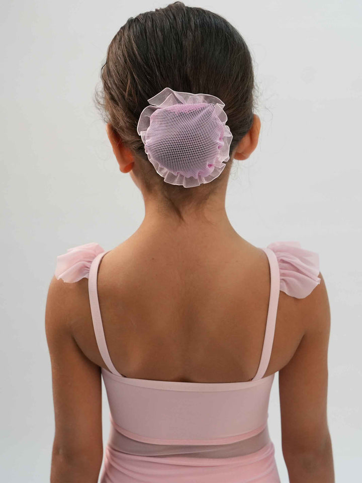 Robe de ballet camisole avec manches volantes pour fille, corsage avec panneau en mesh, jupe attachée, design classique avec dos droit et devant en forme de V, couleur rose clair - gros plan sur la vue arrière