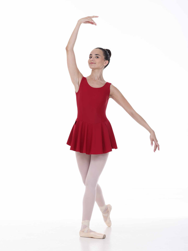 Dress of ballet bordeaux – couture structurante on the devant and tombé harmonieux.