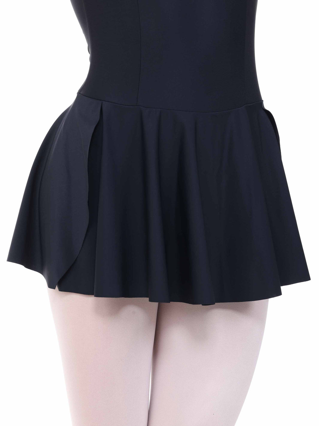 Vue rapprochée d’a dress of ballet blacke – coutures structurantes and skirt flowing intégrée.
