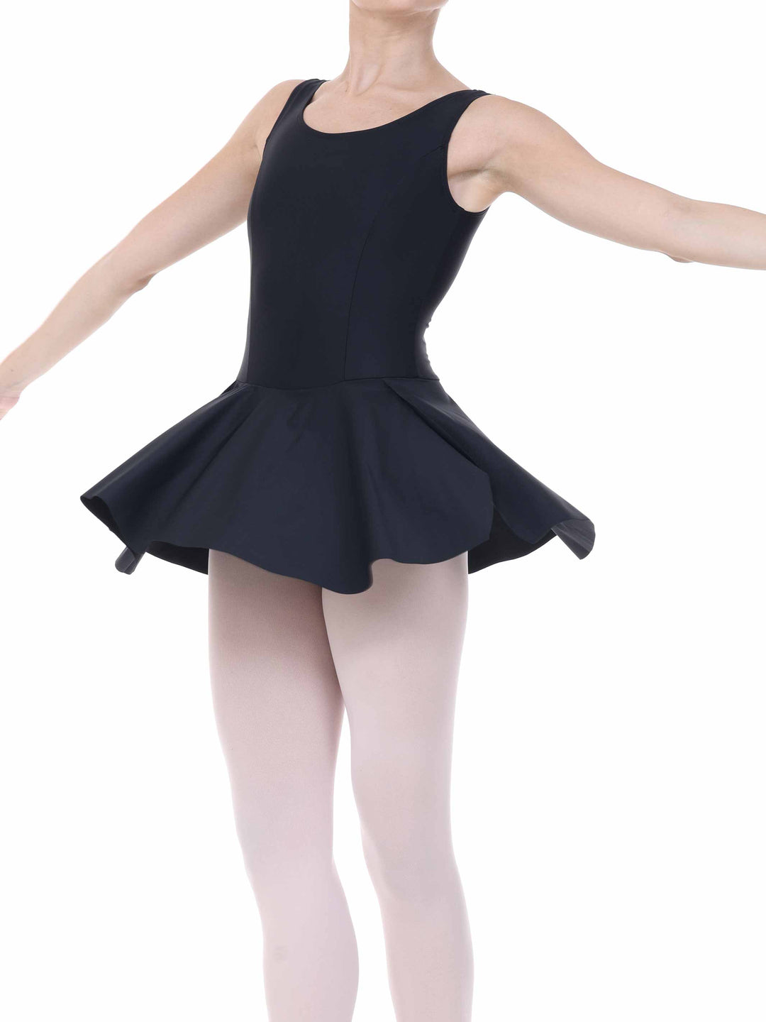 Dress of danse blacke with bretelles larges – tissu stretchy and coutures structurantes on the buste.